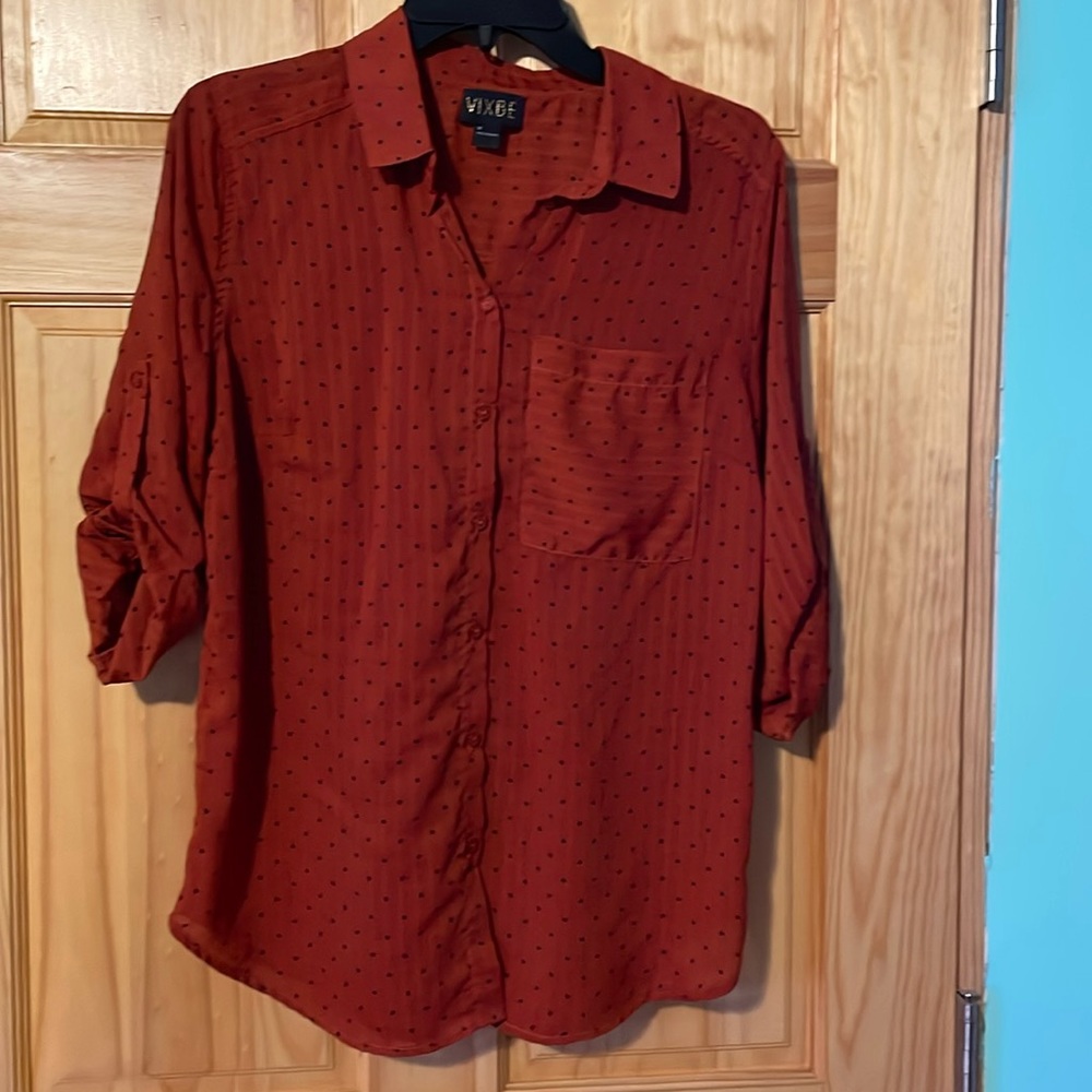 Stitch Fix Vixbe dress shirt. Medium. Burnt orange/brown with black dots.